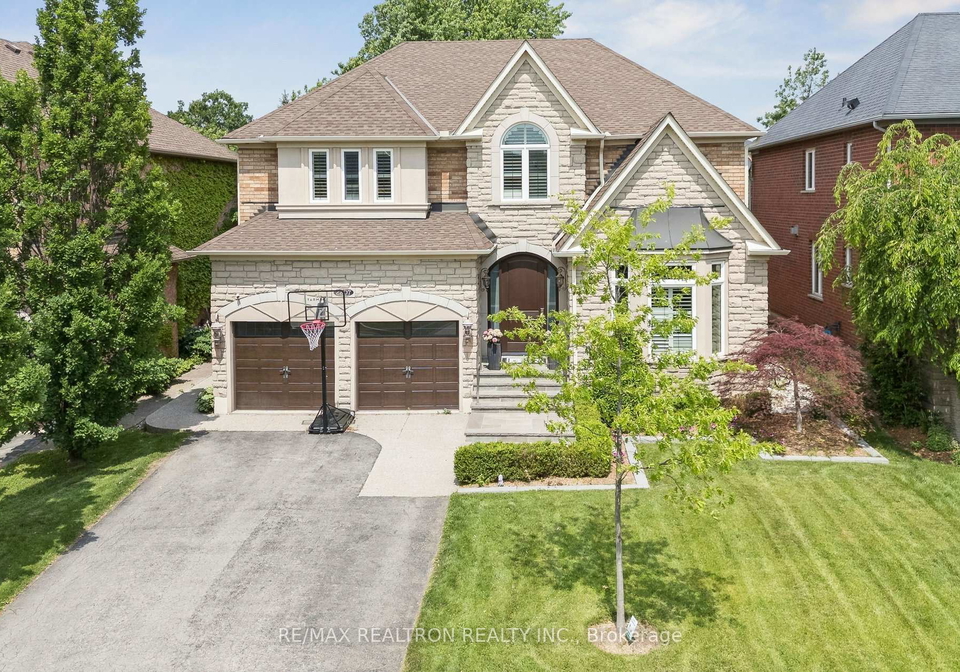 2207-mariposa-road-oakville-ontario-w13613068