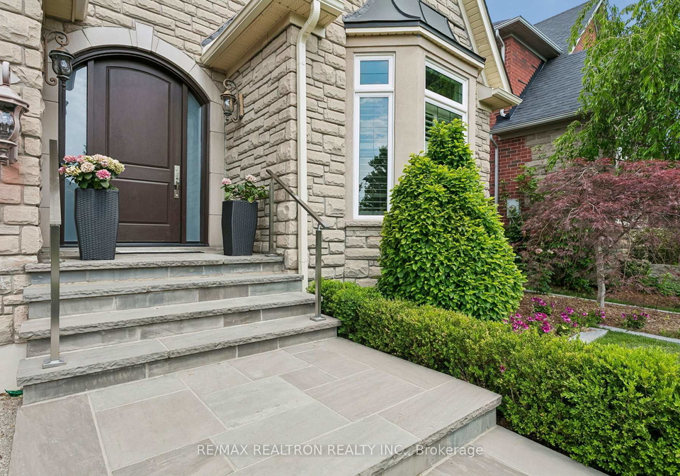 2207-mariposa-road-oakville-ontario-w13613068