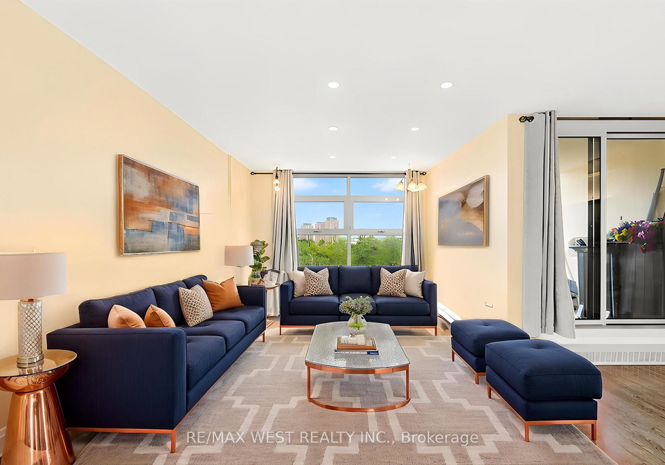 335-driftwood-avenue-toronto-york-ontario-w13613448
