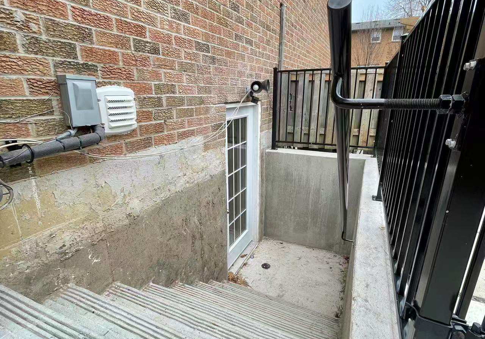 2100-dunvegan-avenue-oakville-ontario-w13613498