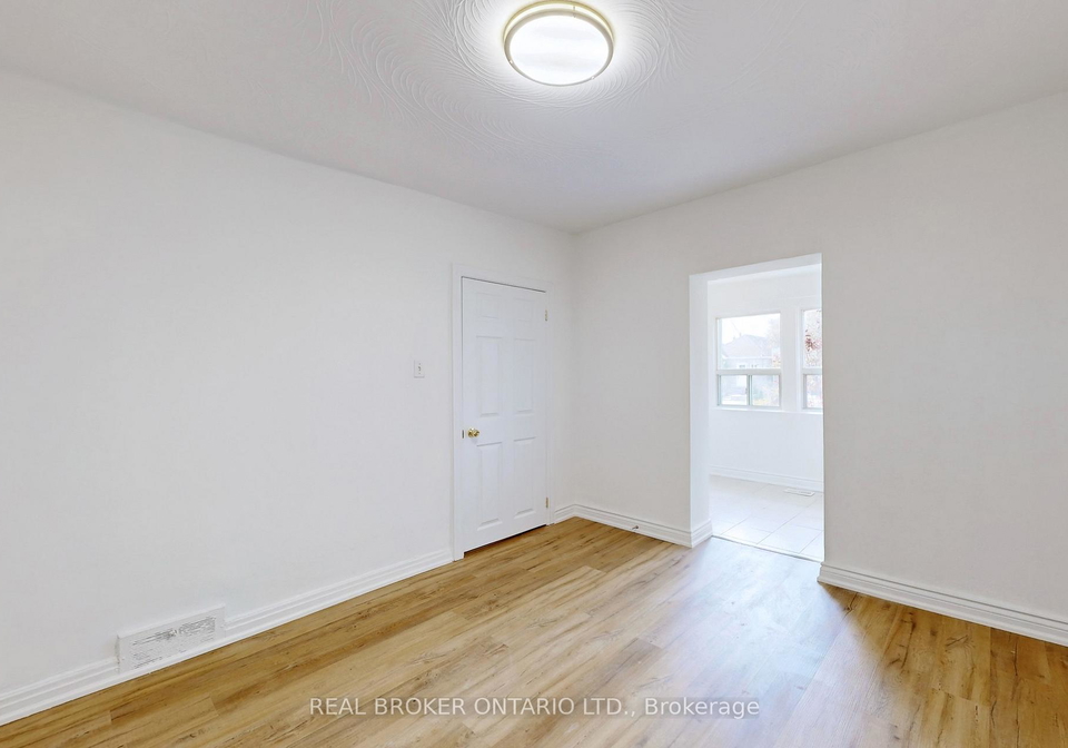 102-bowie-avenue-toronto-north-york-ontario-w13613658