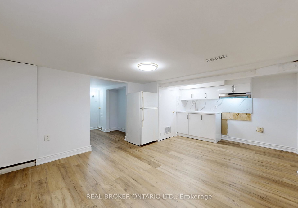 102-bowie-avenue-toronto-north-york-ontario-w13613664