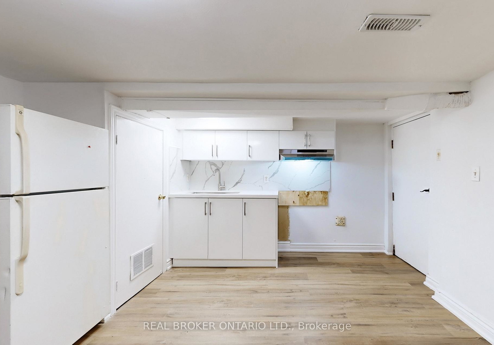 102-bowie-avenue-toronto-north-york-ontario-w13613664