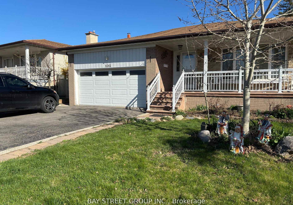1242-mcbride-avenue-mississauga-ontario-w13614128