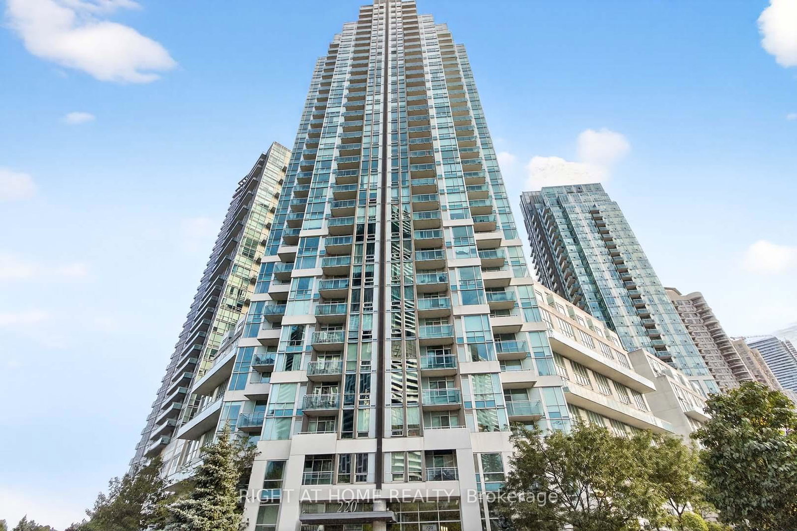 220-burnhamthorpe-road-w-mississauga-ontario-w13614464