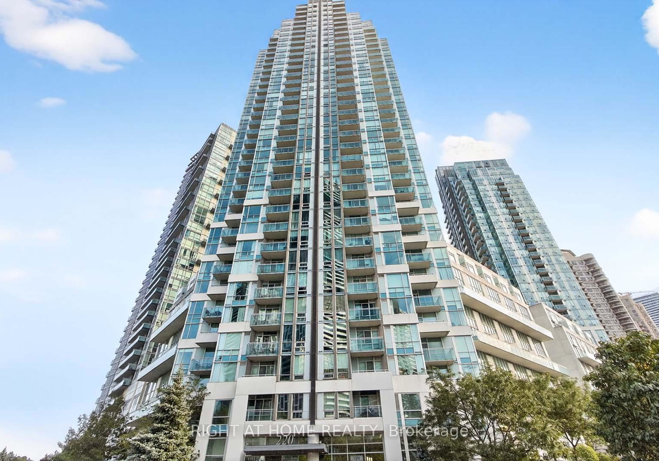 220-burnhamthorpe-road-w-mississauga-ontario-w13614464