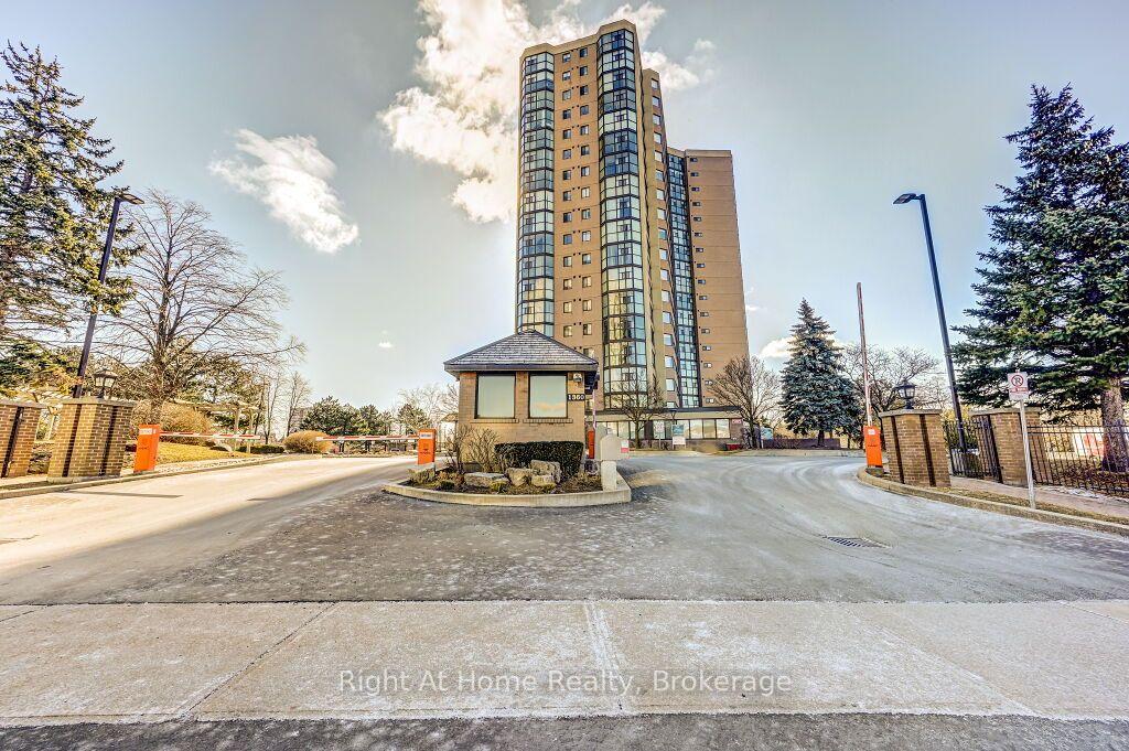 1360-rathburn-road-e-mississauga-ontario-w13614884