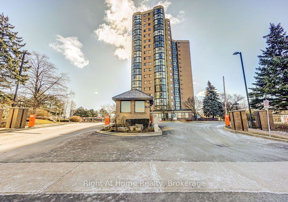 1360-rathburn-road-e-mississauga-ontario-w13614884