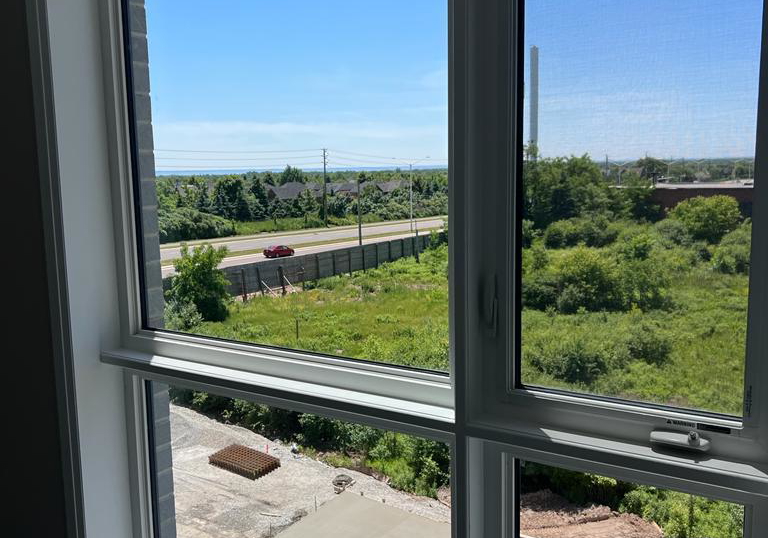 95-dundas-street-w-oakville-ontario-w13614958