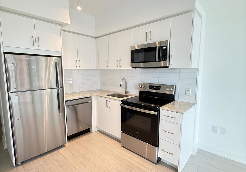 4010-eglinton-avenue-w-toronto-etobicoke-ontario-w13615208