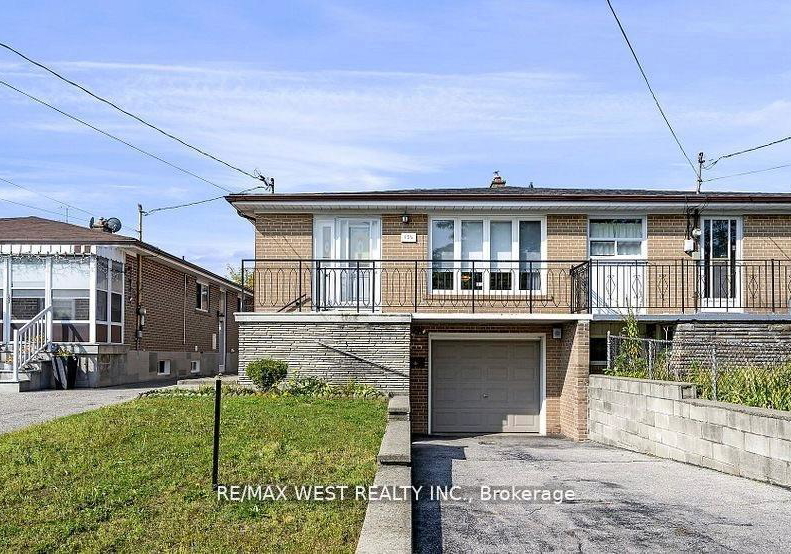 136-duncanwoods-drive-toronto-york-ontario-w13616042