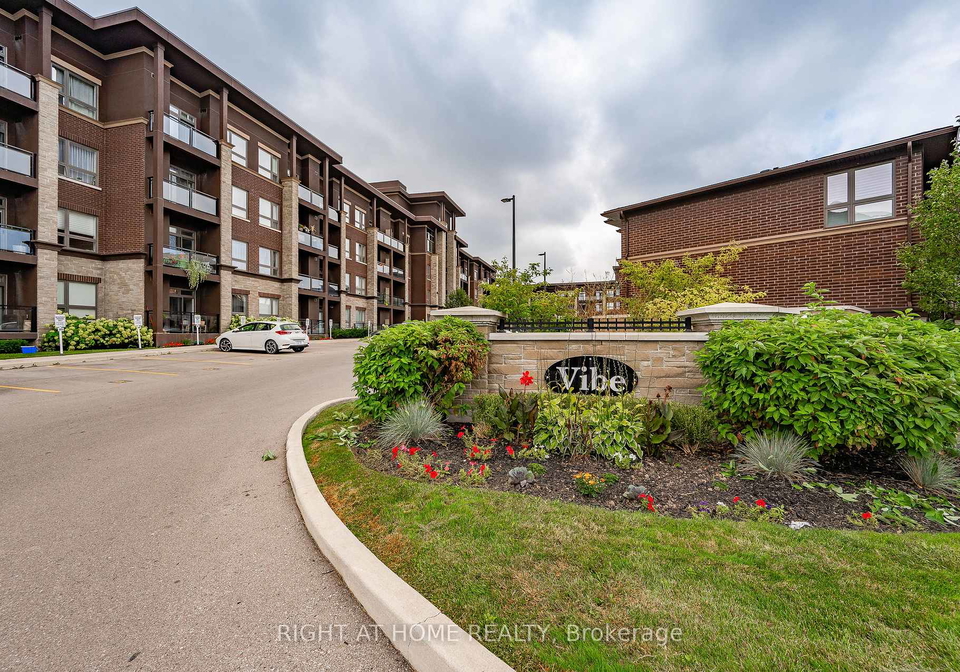 5020-corporate-drive-burlington-ontario-w13616136