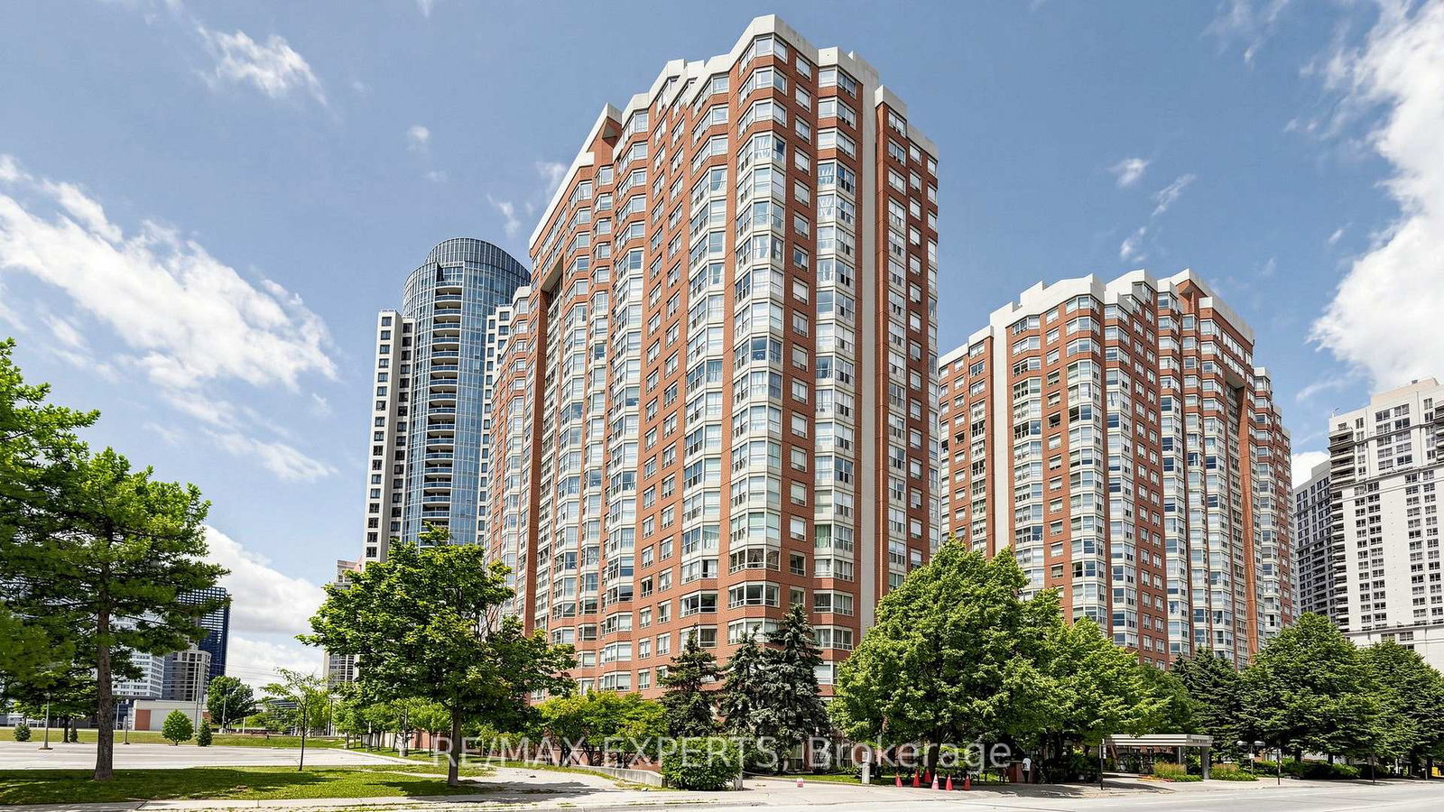 325-webb-drive-mississauga-ontario-w13616898