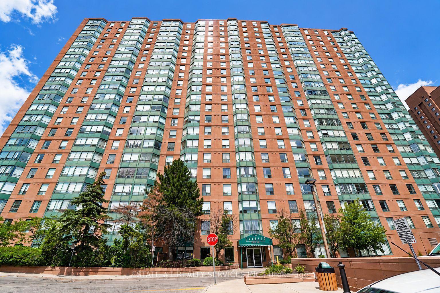 135-hillcrest-avenue-mississauga-ontario-w13617072