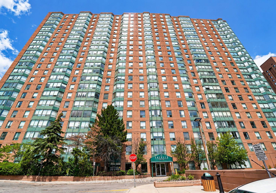135-hillcrest-avenue-mississauga-ontario-w13617072