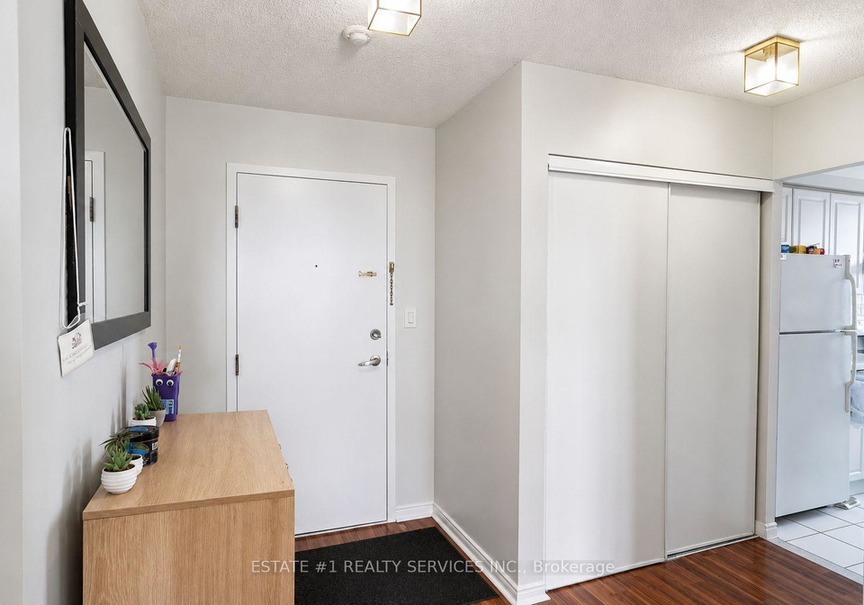 135-hillcrest-avenue-mississauga-ontario-w13617072