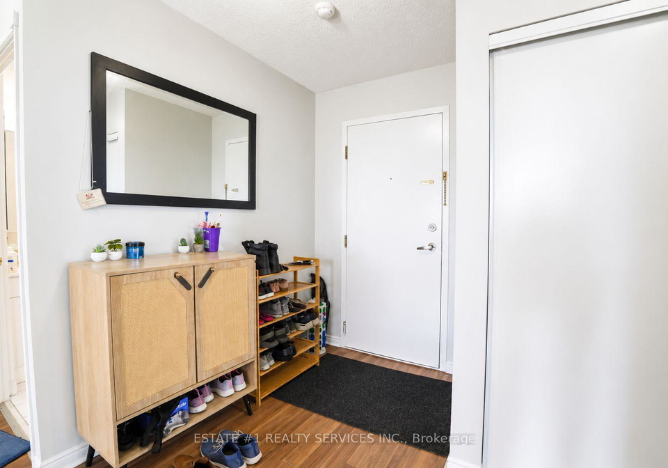 135-hillcrest-avenue-mississauga-ontario-w13617072