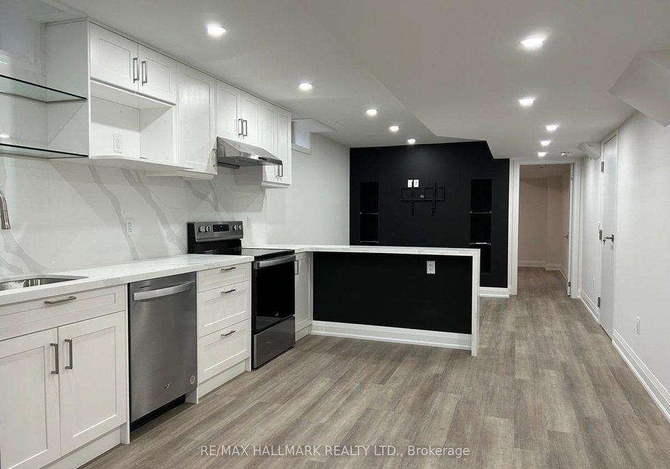 18-knox-avenue-toronto-york-ontario-w13617382