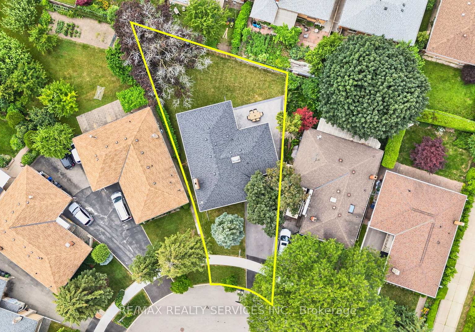 18-spencely-court-toronto-etobicoke-ontario-w13617472