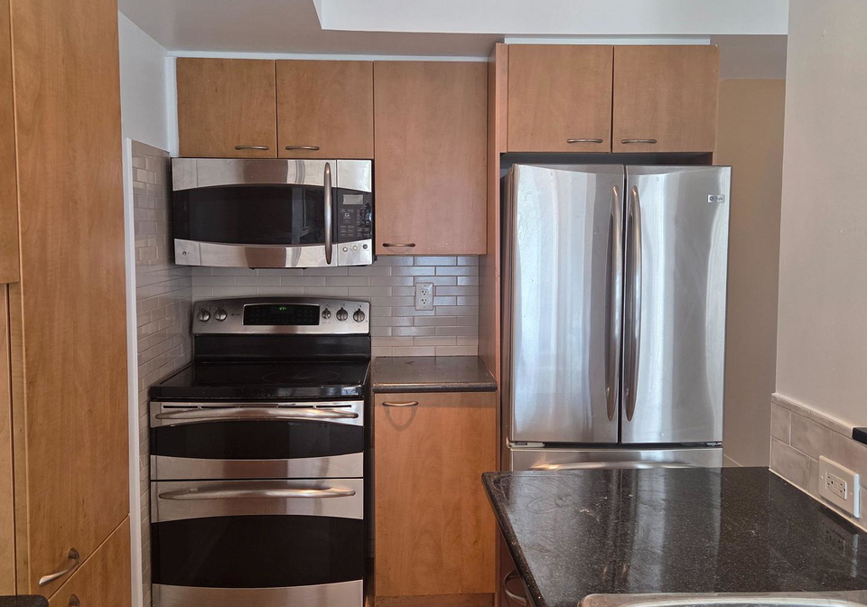 1040-the-queensway-avenue-toronto-etobicoke-ontario-w13617822