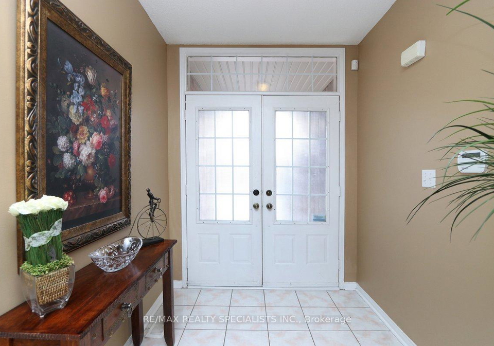5817-questman-hollow-mississauga-ontario-w13618016