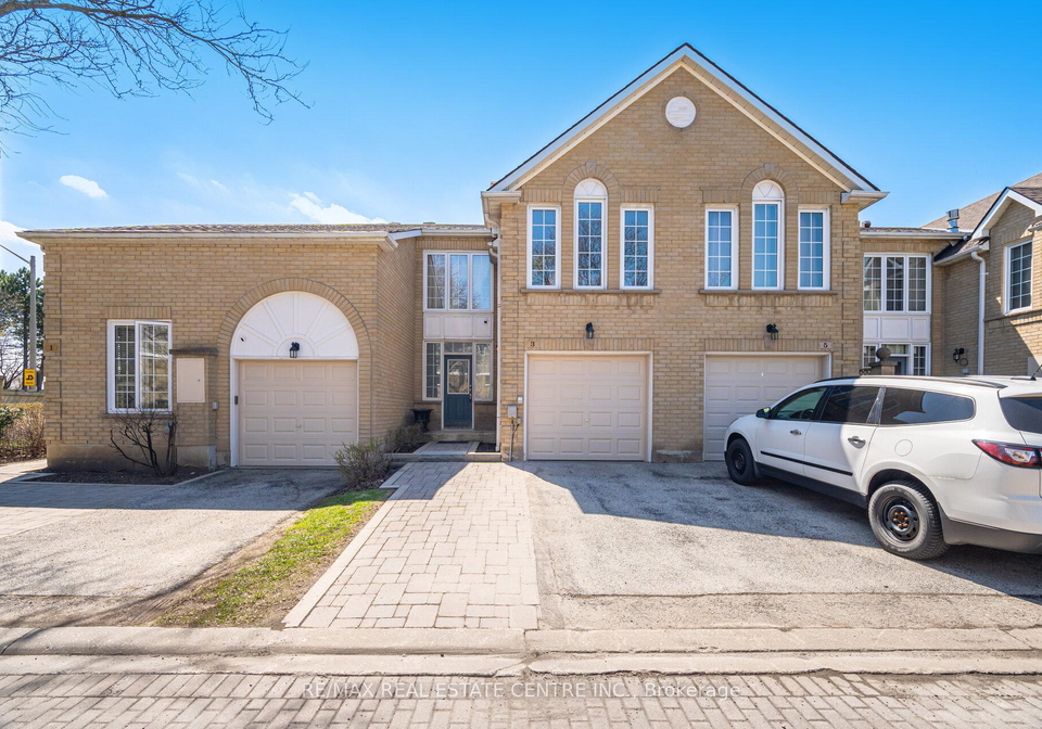 3-hartnell-square-brampton-ontario-w13618456