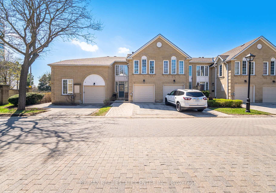 3-hartnell-square-brampton-ontario-w13618456