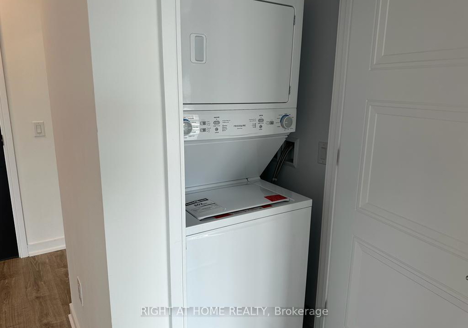 25-neighbourhood-lane-toronto-etobicoke-ontario-w13618492