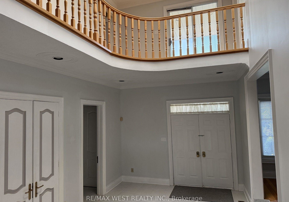 10-norris-place-toronto-york-ontario-w13618636