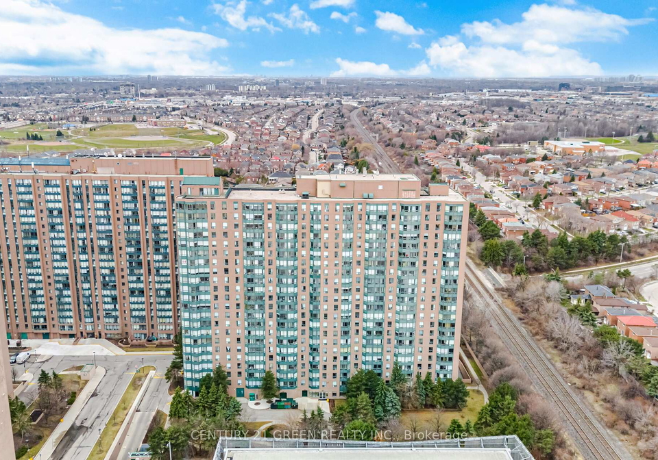 135-hillcrest-avenue-mississauga-ontario-w13618706