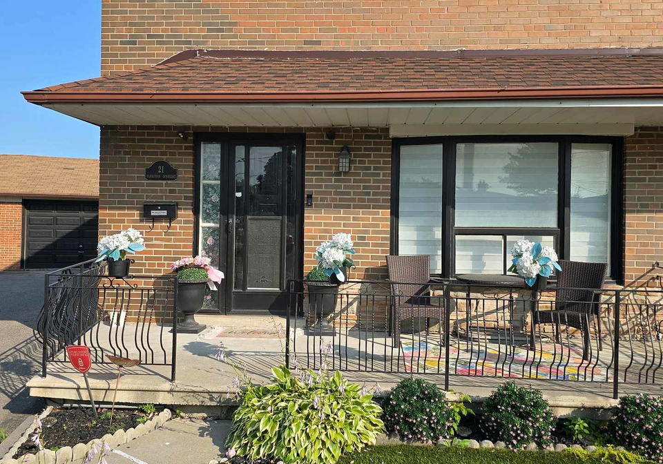 21-elnathan-crescent-toronto-york-ontario-w13618814