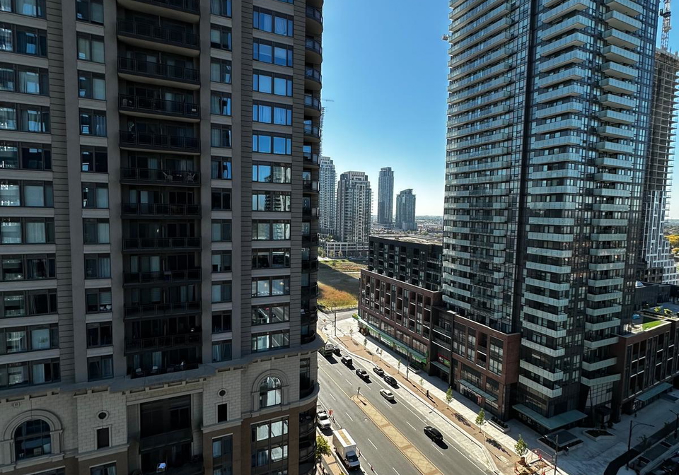 395-square-one-drive-mississauga-ontario-w13618868