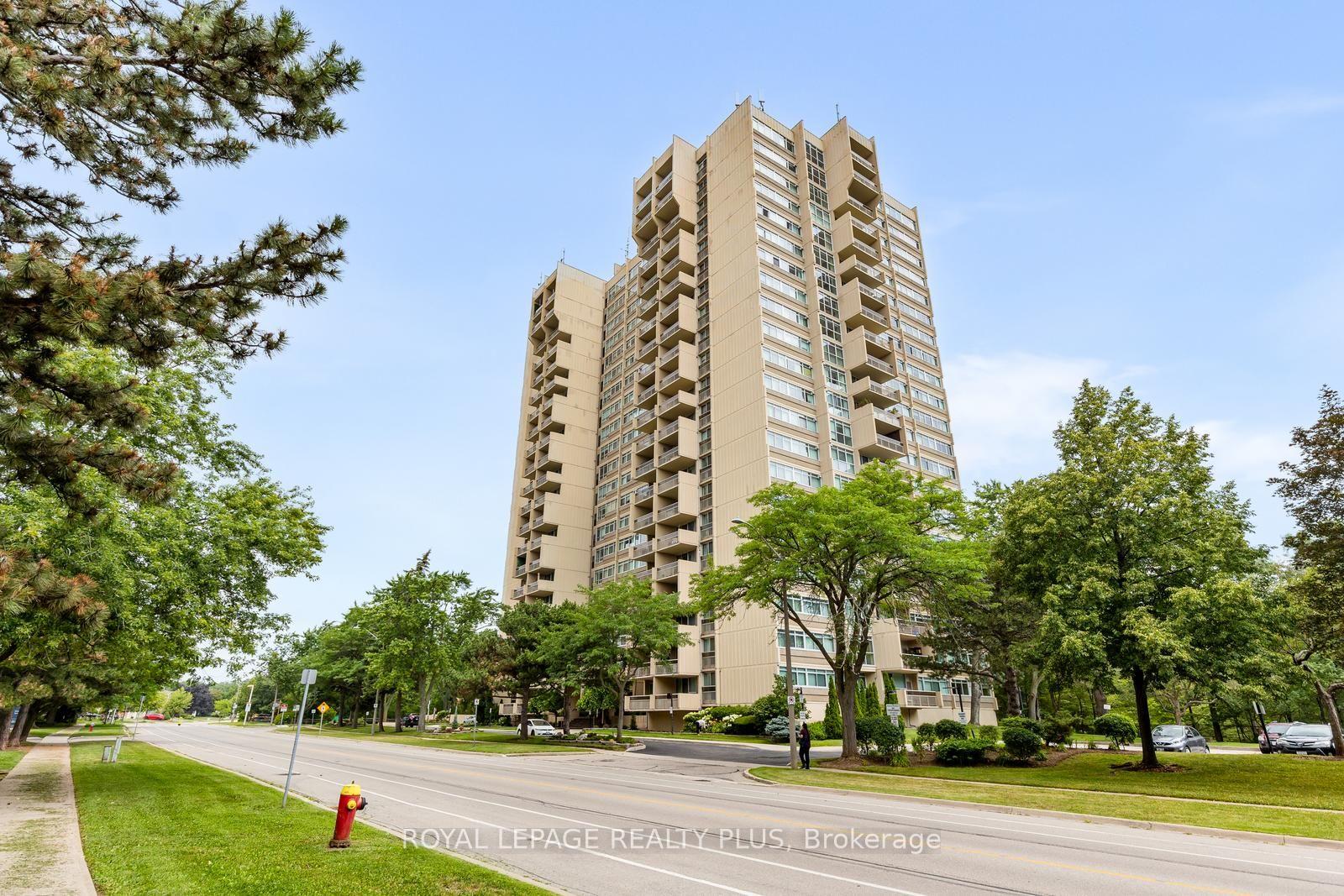 1359-white-oaks-boulevard-oakville-ontario-w13619032
