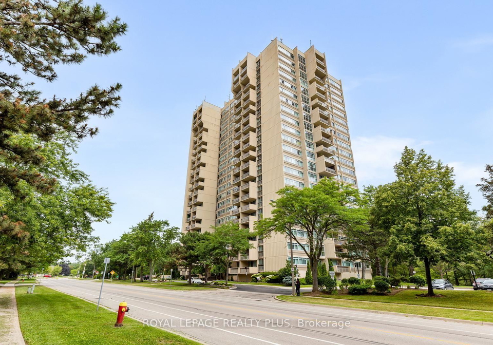 1359-white-oaks-boulevard-oakville-ontario-w13619032