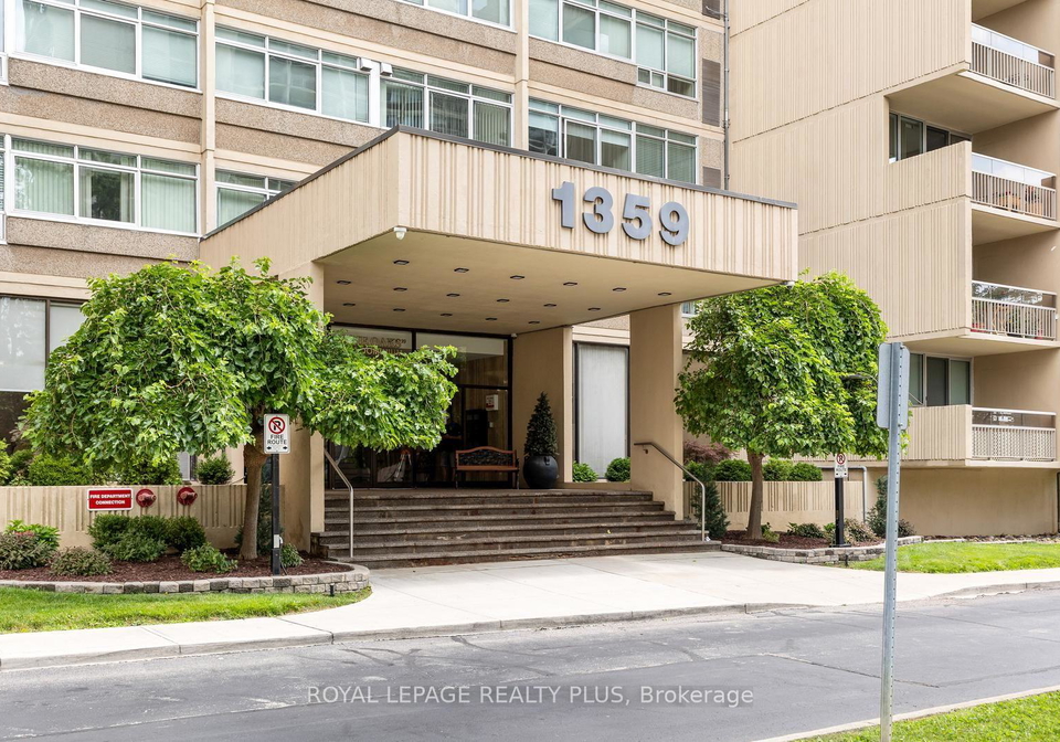 1359-white-oaks-boulevard-oakville-ontario-w13619032