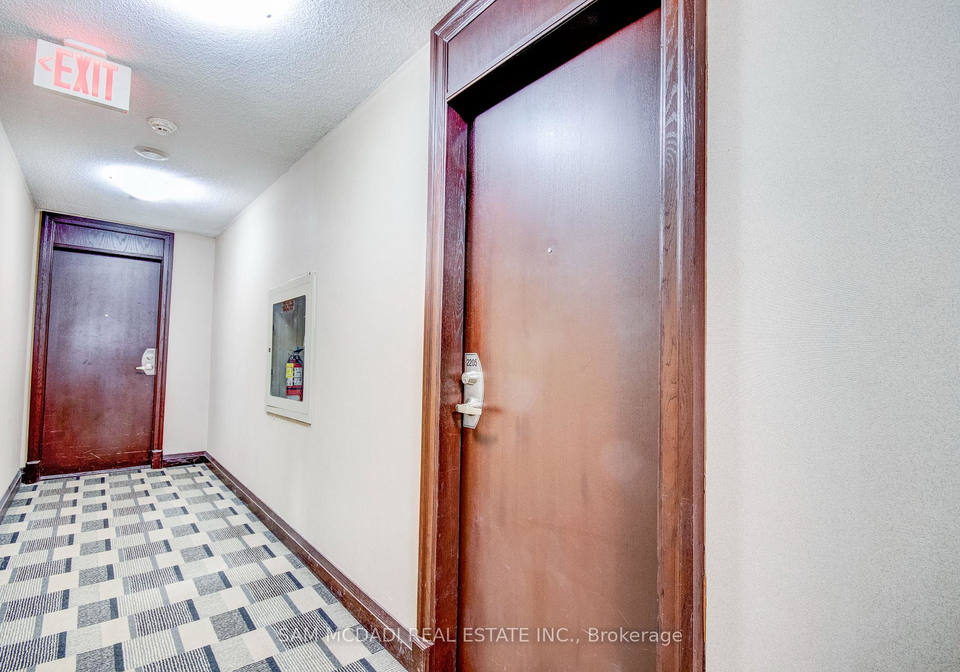 208-enfield-place-mississauga-ontario-w13619078