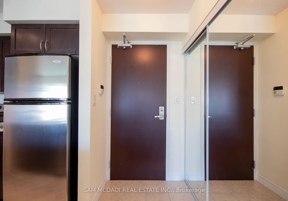 208-enfield-place-mississauga-ontario-w13619078