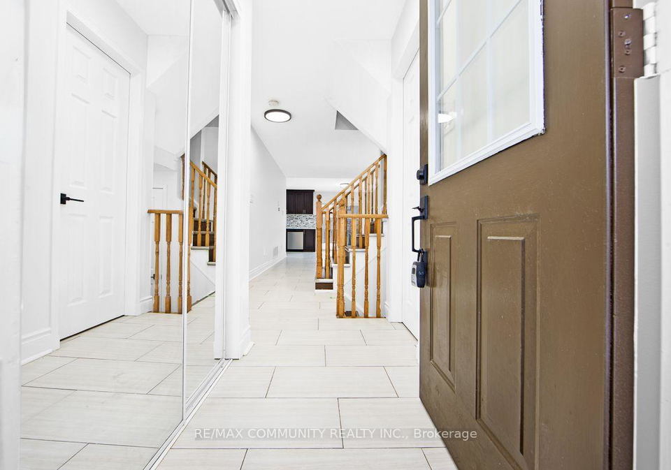1049-kennedy-circle-milton-ontario-w13619258