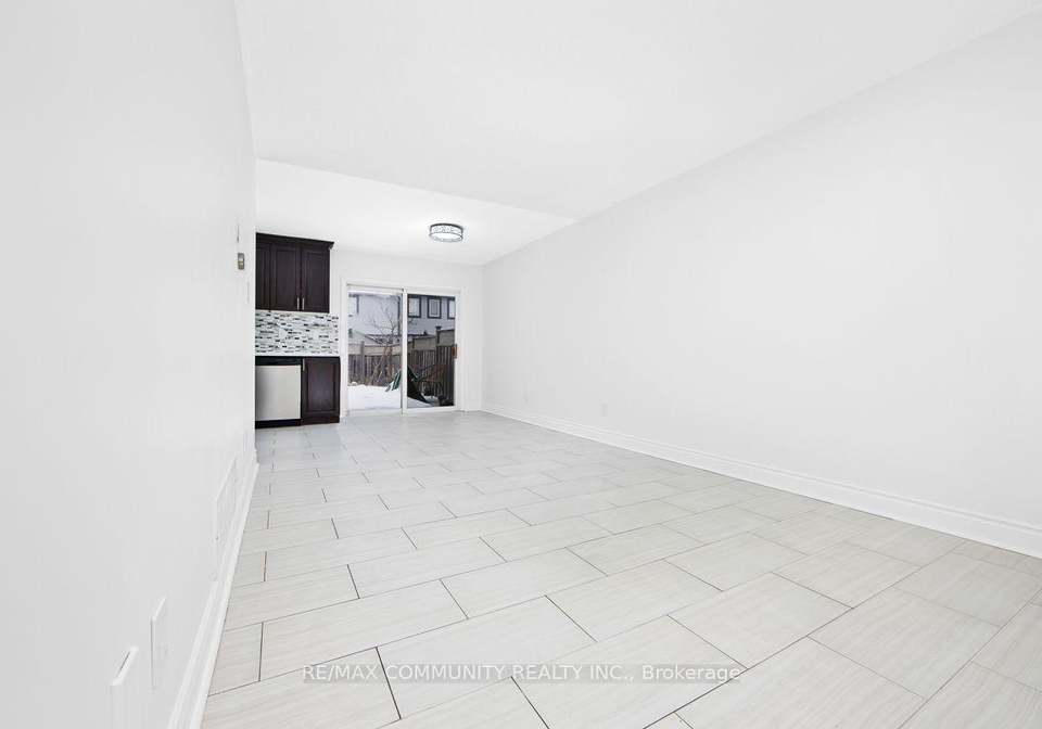 1049-kennedy-circle-milton-ontario-w13619258