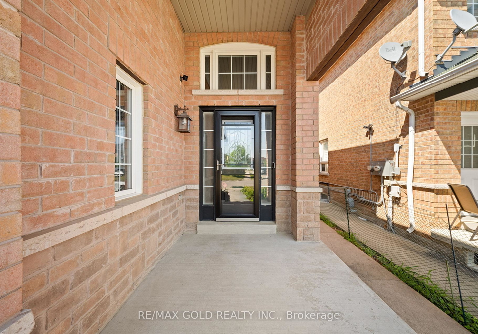 22-flower-trail-brampton-ontario-w13620910