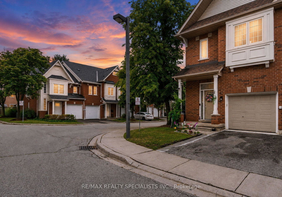1588-south-parade-court-mississauga-ontario-w13621238