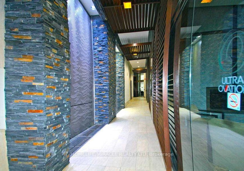 330-burnhamthorpe-road-w-mississauga-ontario-w13621300