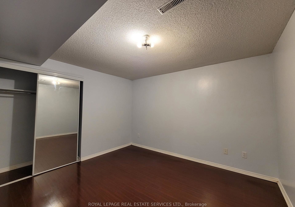 323-winfield-terrace-mississauga-ontario-w13621374