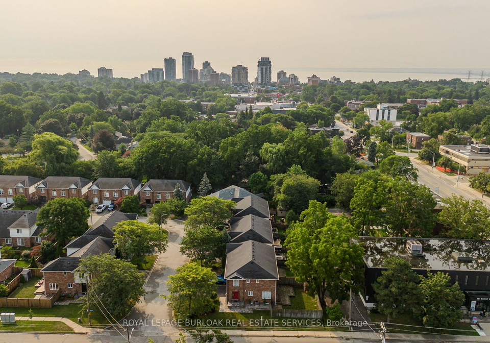 2010-grovetree-lane-burlington-ontario-w13621596