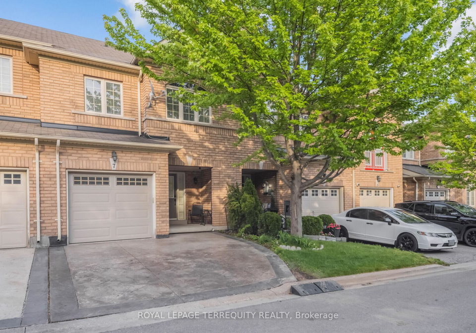 7-bamboo-grove-brampton-ontario-w13621734