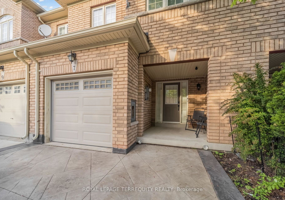 7-bamboo-grove-brampton-ontario-w13621734