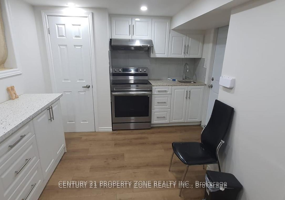 68-hoskins-square-brampton-ontario-w13621978
