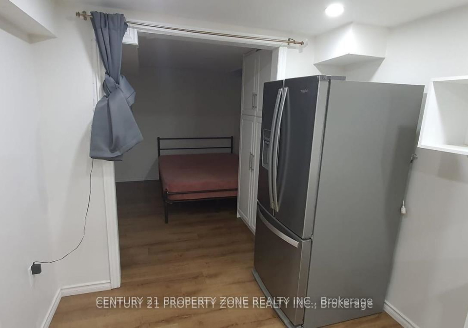 68-hoskins-square-brampton-ontario-w13621978