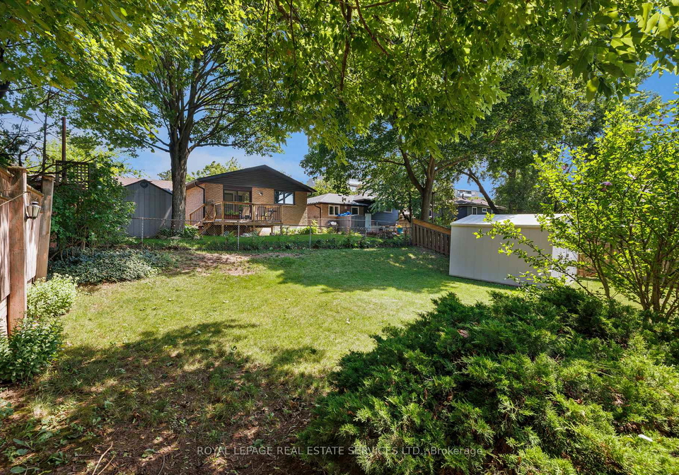 18-osborne-crescent-oakville-ontario-w13622010