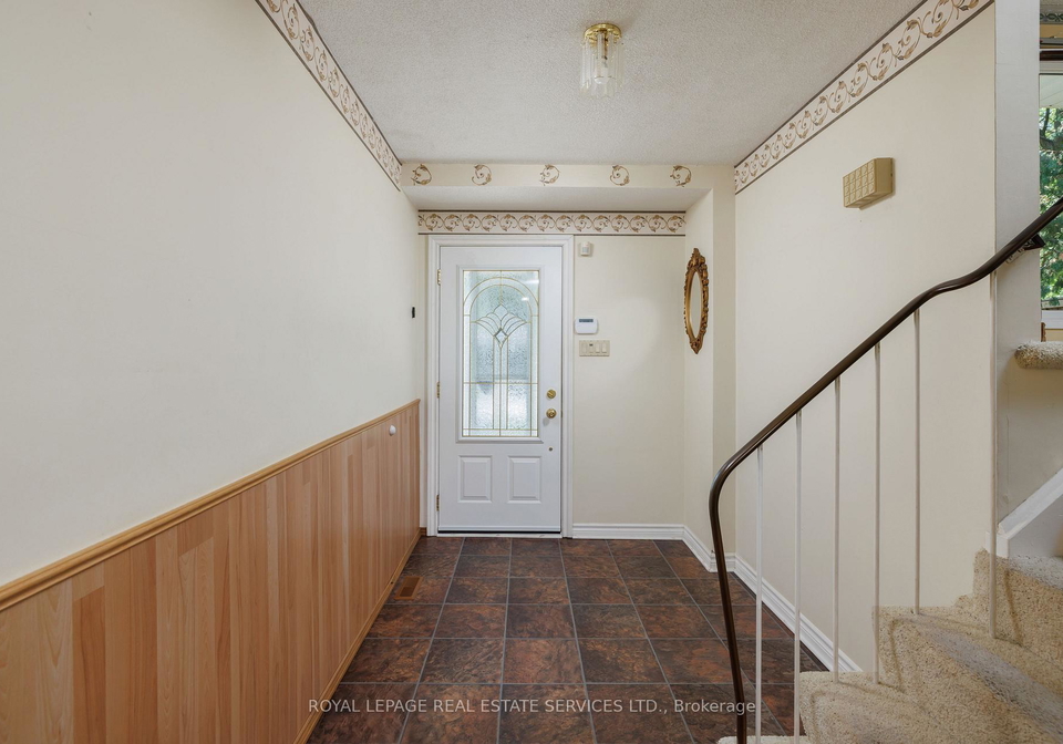 18-osborne-crescent-oakville-ontario-w13622010